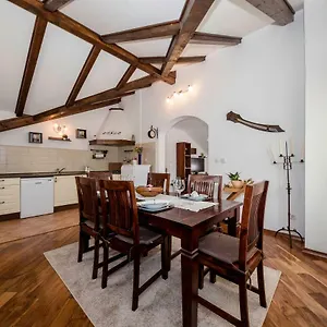 Apartman Godinic, Palit